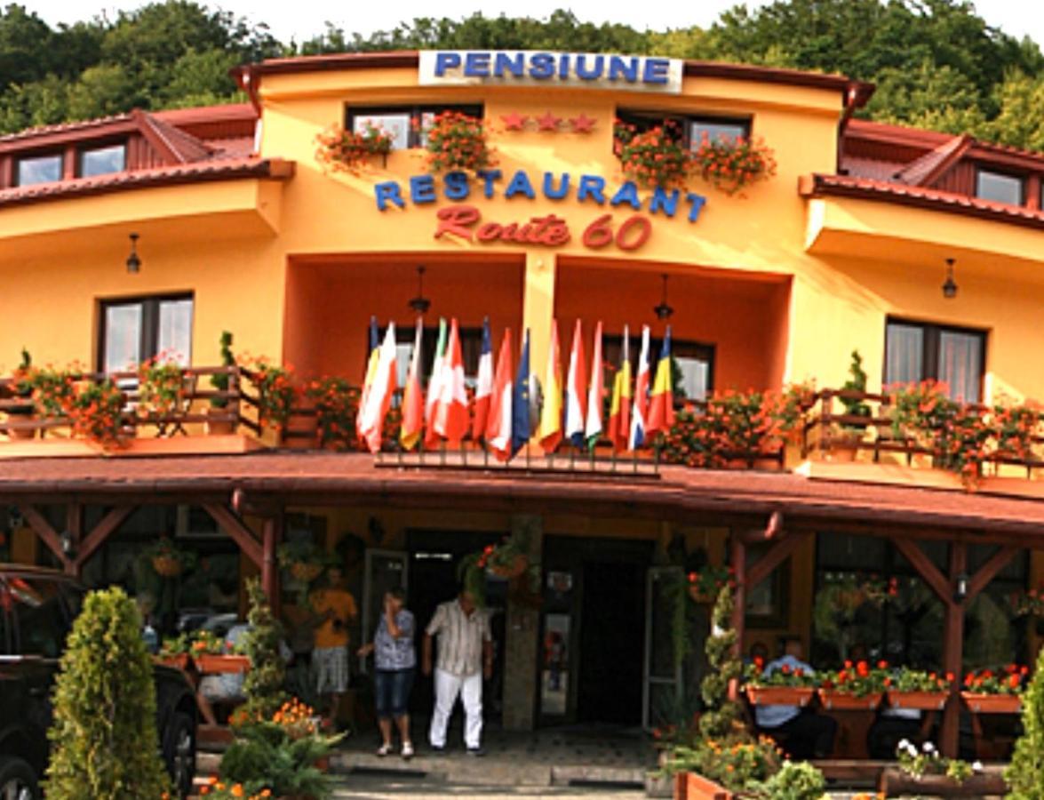 Pensiune Restaurant ROUTE60 Ciucea Extérieur photo